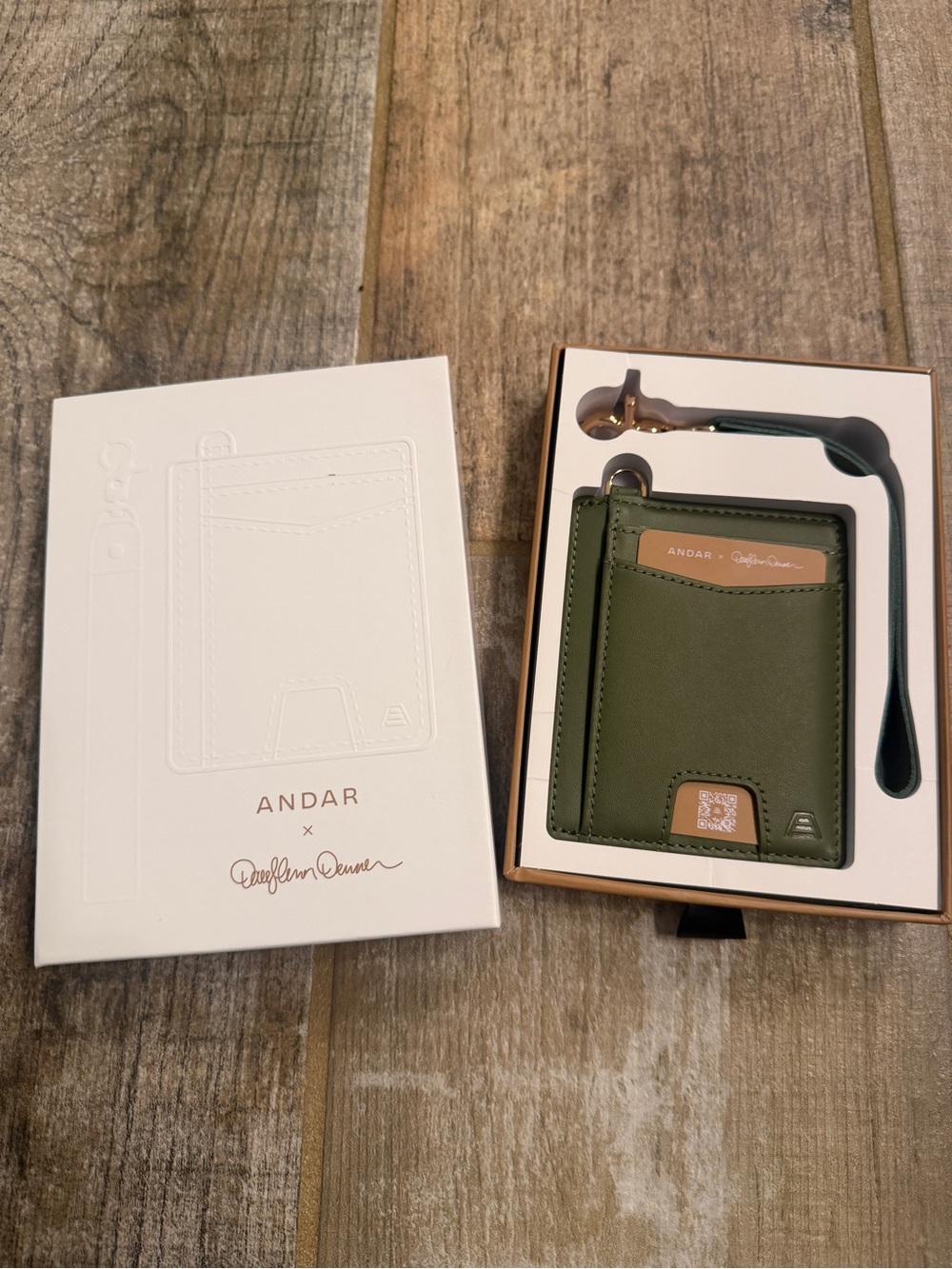 BRAND NEW Andar Denner Wallet in OLIVE!